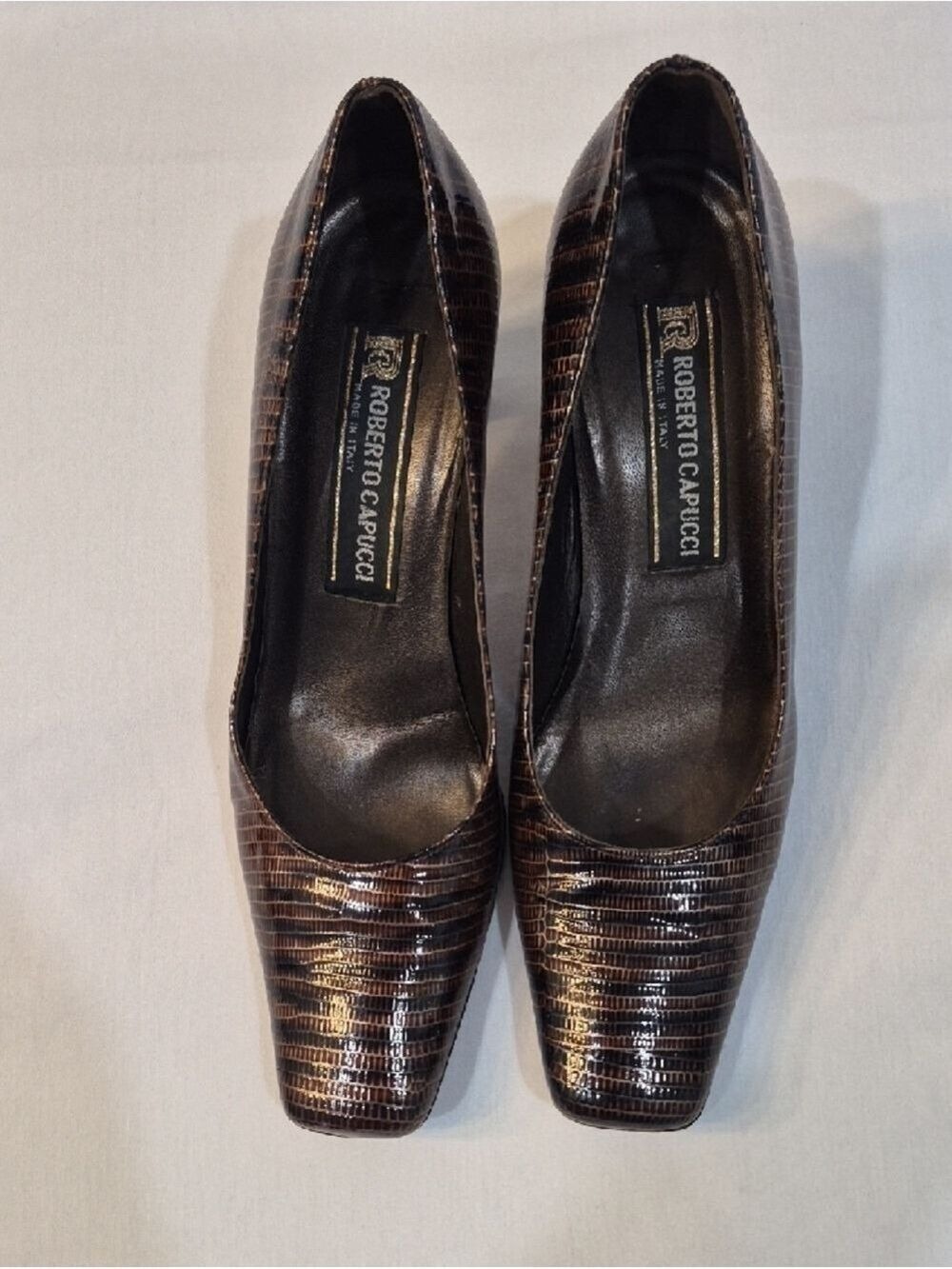 Robetro Capucci Brown Textured Leather Pumps with Low Heel - Picture 3 of 12